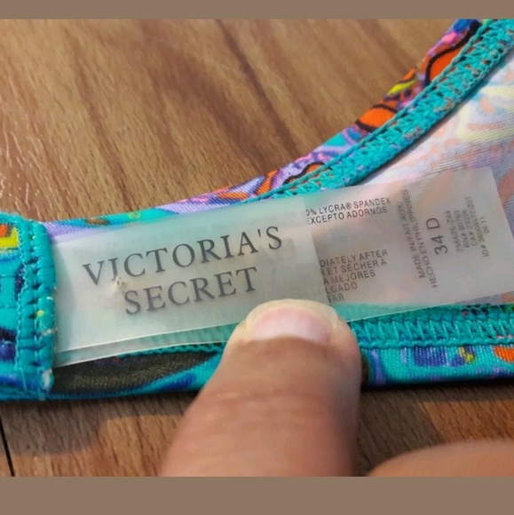 🌟SOLD🌟 Sexy Victoria's Secret Paisley Bikini Top - Picture 7 of 7